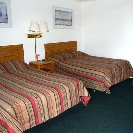 Economy Inn Cadillac Quarto foto